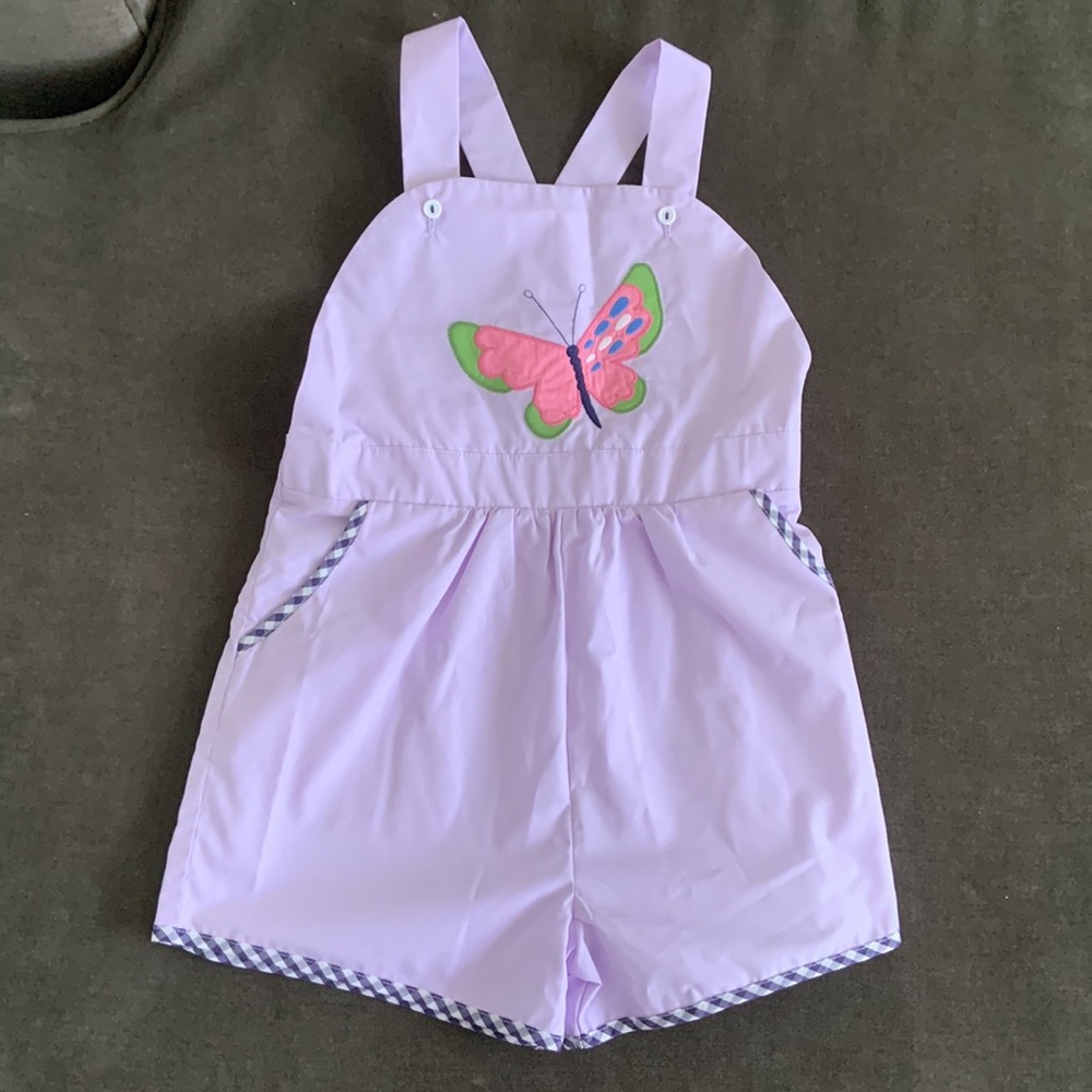 THE BEAUFORT BONNET COMPANY
RUTHIE ROMPER LAVENDER W/ BUTTERFLY APPLIQUE 8